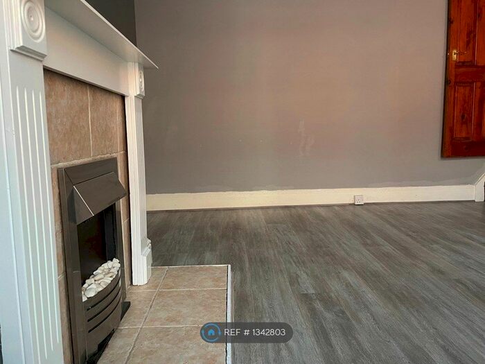 2 Bedroom Terraced House To Rent In Brompton Grove, Leeds, LS11