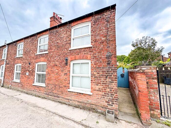 2 Bedroom Semi-Detached House For Sale In Old Plumtree Lane, North Thoresby, DN36