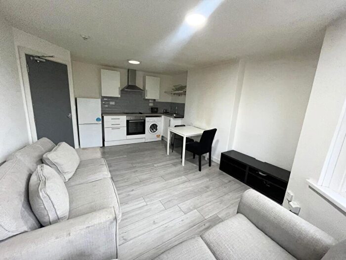 2 Bedroom Flat To Rent In Richmond Road, Cardiff, CF24