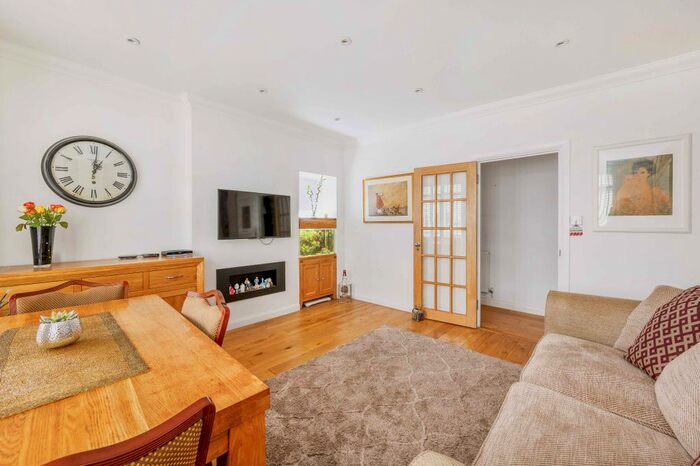 3 Bedroom Flat To Rent In Meade Close, Chiswick W4