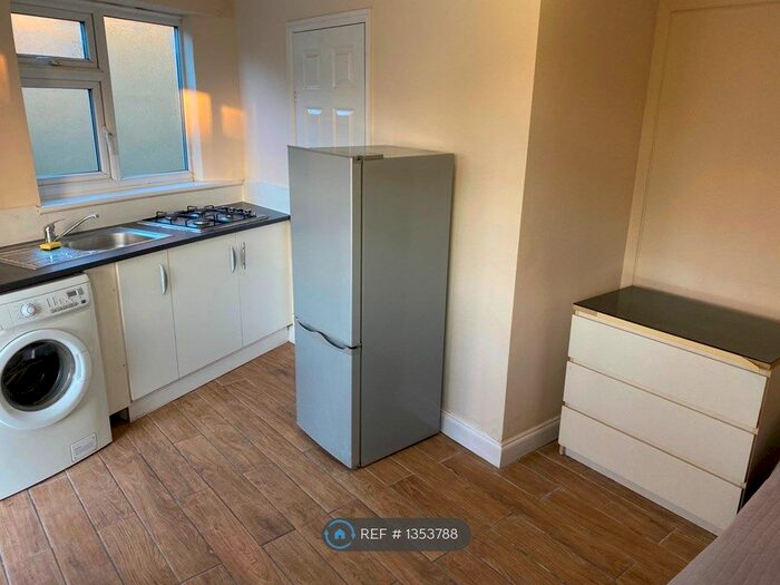 Studio To Rent In Orchard Crescent, Edgware, HA8