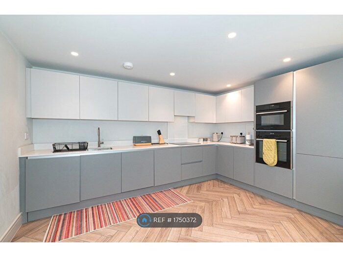 3 Bedroom Flat To Rent In Grand Drive, London, SW20