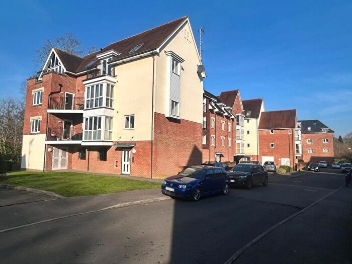 2 Bedroom Apartment To Rent In Stone Court, RH10