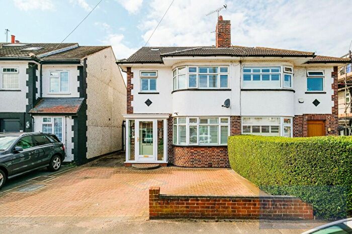 4 Bedroom Semi Detached House To Rent In Onslow Gardens, South Woodford, E18