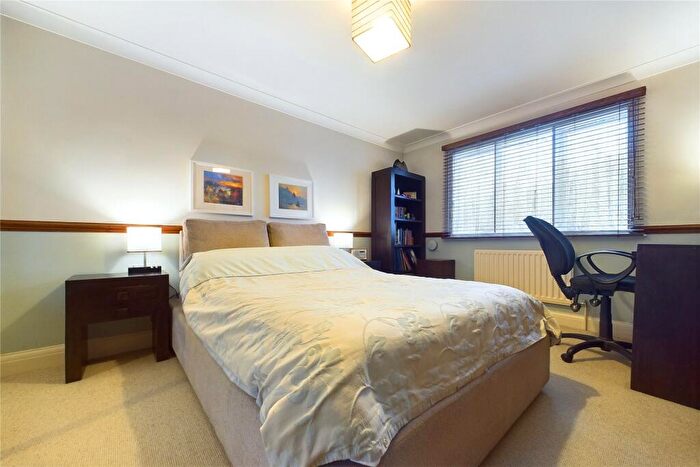 1 Bedroom Apartment For Sale In Hedingham Mews, All Saints Avenue, Maidenhead, Berkshire, SL6