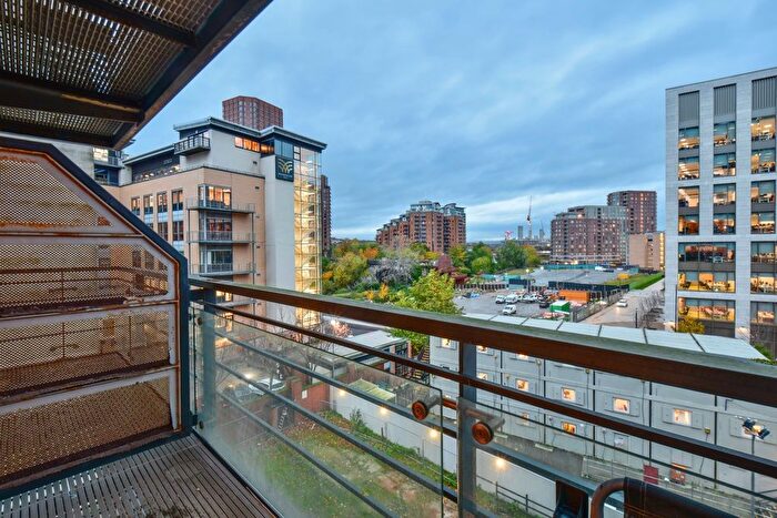 2 Bedroom Flat To Rent In Riverside Way, Leeds, LS1