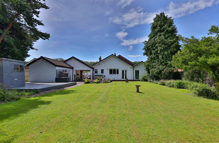 4 Bedroom Detached House For Sale In New Village Road, Little Weighton, HU20