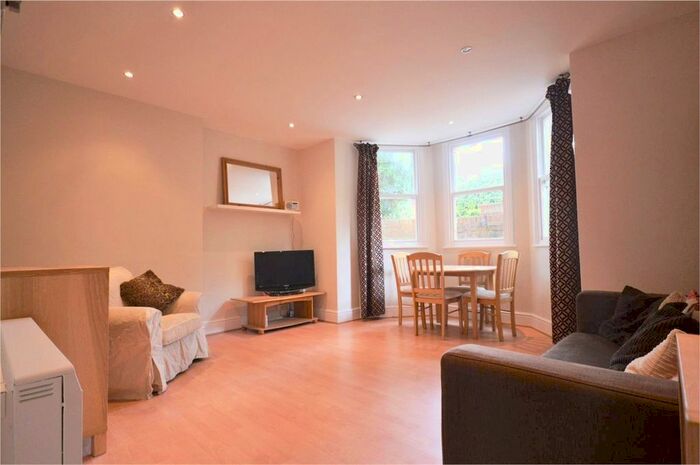 1 Bedroom Flat To Rent In Christchurch Road, Winchester, Hampshire, SO23
