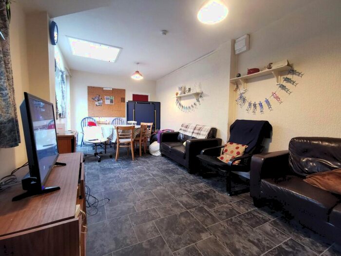 4 Bedroom House To Rent In Farrar Road, Bangor, Gwynedd, LL57