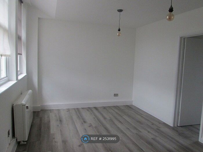 1 Bedroom Flat To Rent In Chatham, Chatham, ME4