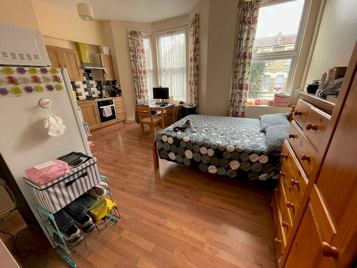 Studio To Rent In Tabley Road, London, N7