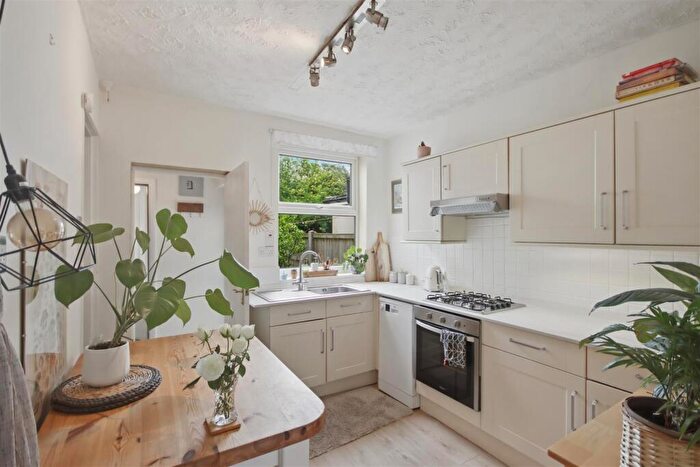 2 Bedroom Semi-Detached House For Sale In Lincoln Street, Chesterfield, S40