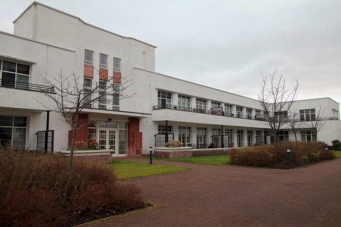 2 Bedroom Flat To Rent In Cairnhill View, Bearsden, G61