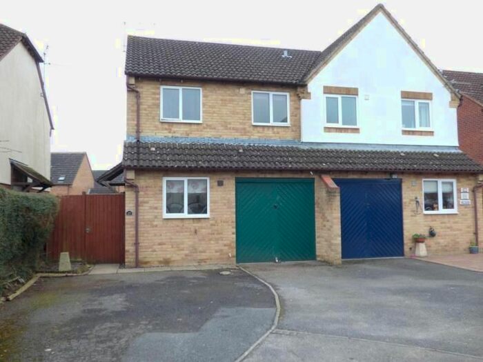 3 Bedroom Semi-Detached House To Rent In Sandpiper Close, Quedgeley, Gloucester GL2