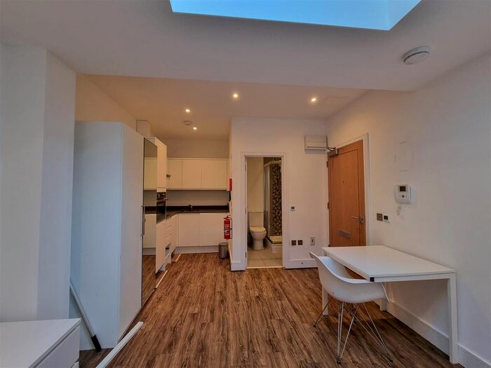 Studio To Rent In Willoughby Road, Turnpike Lane, London, N8