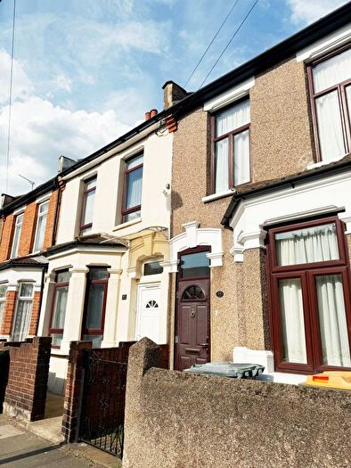 4 Bedroom Terraced House To Rent In Hilda Road, Canning Town, E16