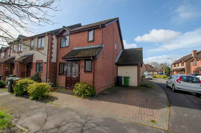 3 Bedroom Semi-Detached House To Rent In St. Lawrence Close, Hedge End, Southampton, SO30