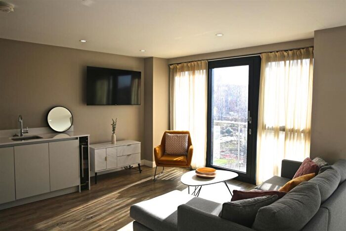 1 Bedroom Apartment For Sale In Queens Dock Avenue, Hull, HU1