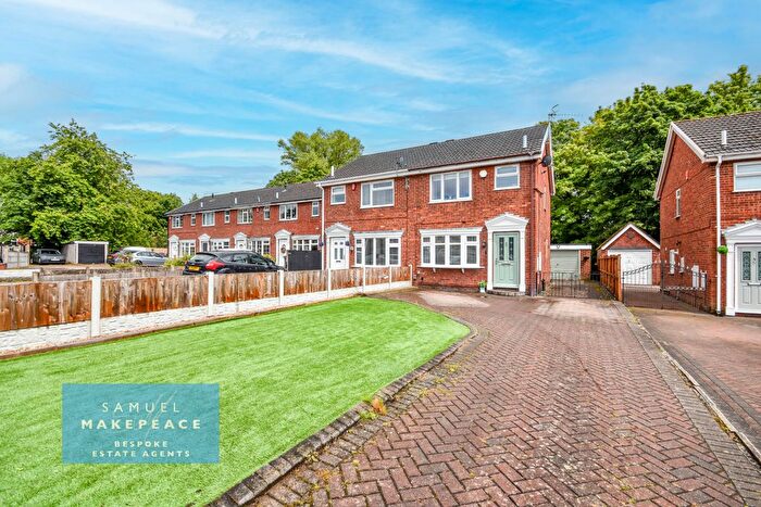 3 Bedroom Semi Detached House For Sale In Westacre, Bucknall, Stoke-On-Trent, ST1