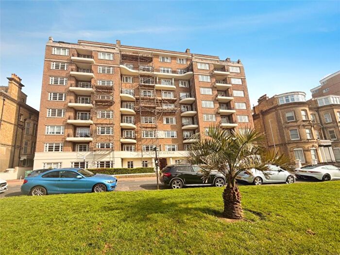 3 Bedroom Flat To Rent In Grand Avenue, Hove, East Sussex, BN3