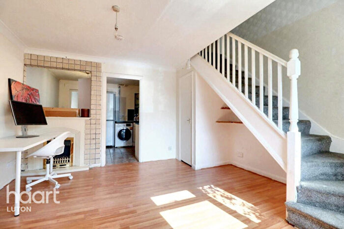 2 Bedroom Terraced House For Sale In The Ridings, Luton, LU3