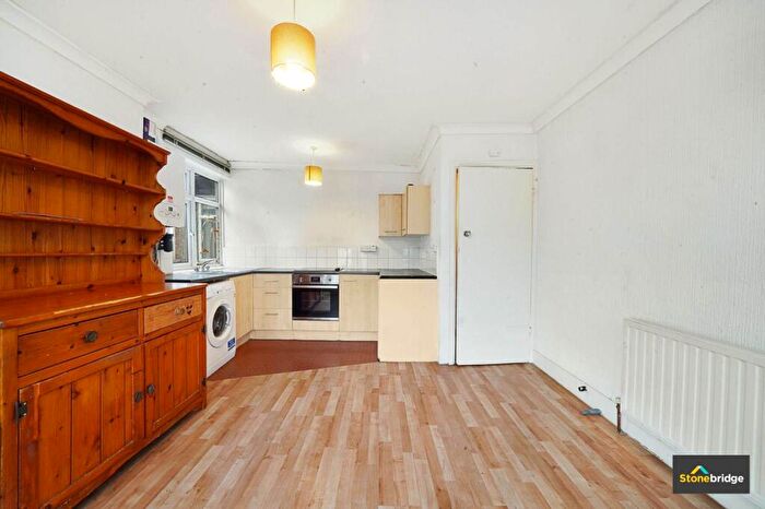 2 Bedroom Flat For Sale In Landseer Avenue, London, E12