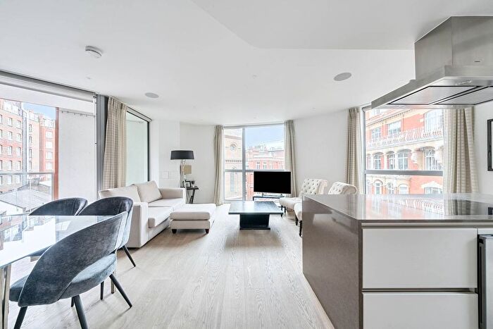 3 Bedroom Flat To Rent In Buckingham Gate, St James's Park, London, SW1E