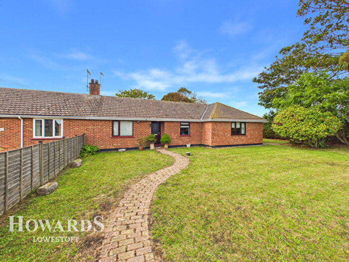 3 Bedroom Semi-Detached Bungalow For Sale In Colman Road, Corton, NR32
