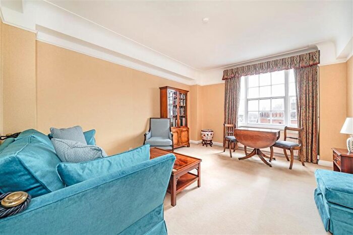 2 Bedroom Flat To Rent In Turks Row, Chelsea, SW3