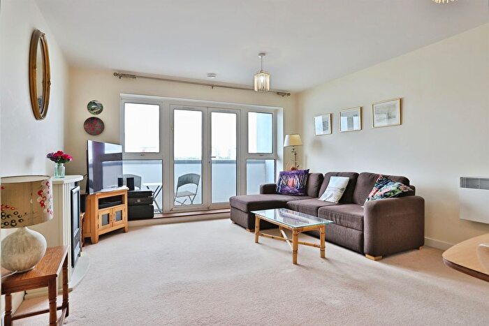 1 Bedroom Flat For Sale In Lifeboat Quay, Poole, BH15