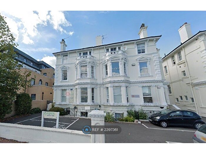 2 Bedroom Flat To Rent In Mount Ephraim, Tunbridge Wells, TN4