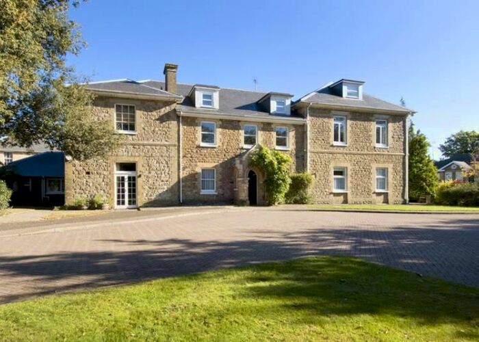 2 Bedroom Flat To Rent In Holly Bush Lane, Sevenoaks, TN13