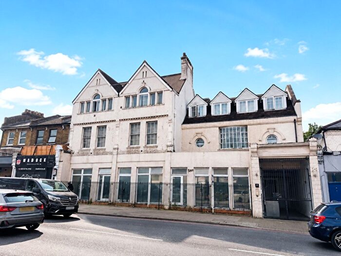 1 Bedroom Flat For Sale In Catford Hill, London, SE6