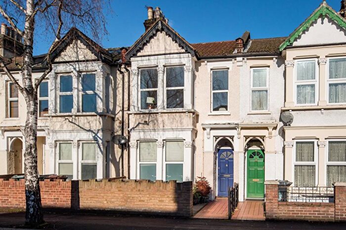 1 Bedroom Flat To Rent In Brookscroft Road, Walthamstow, E17