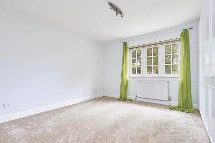 5 Bedroom Property To Rent In Fairholme Gardens, London, N3