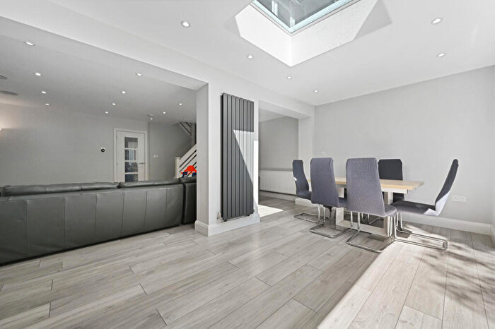 4 Bedroom Terraced House For Sale In Knoll Crescent, Northwood, HA6