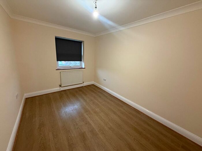 2 Bedroom Flat To Rent In Hermon Hill, London, E18
