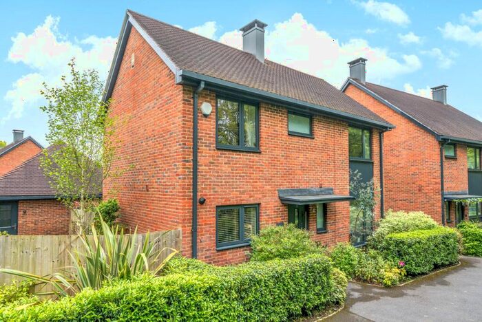 3 Bedroom Detached House For Sale In Gratton Chase, Dunsfold, GU8