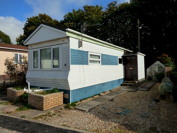 2 Bedroom Detached House To Rent In East Drive, Blunsdon, Swindon, SN25