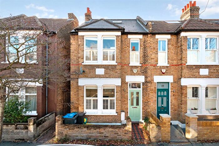 3 Bedroom Property For Sale In Dorien Road, London, SW20