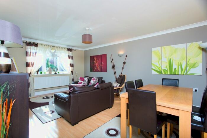 2 Bedroom Flat To Rent In Miles Road, Mitcham, CR4