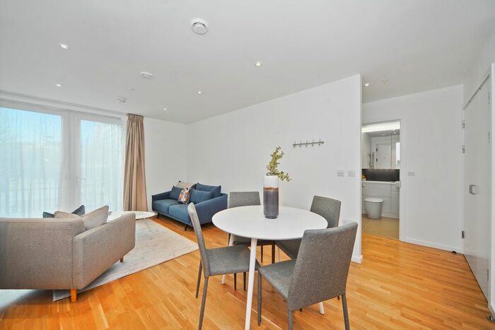 1 Bedroom Flat To Rent In N01, Townhouses, London E20