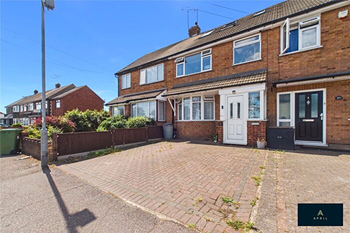 4 Bedroom Terraced House To Rent In Ford Lane, Rainham, RM13