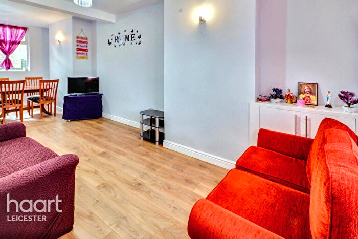 3 Bedroom Terraced House For Sale In Hughenden Drive, Leicester, LE2