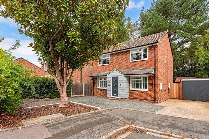 4 Bedroom Detached House For Sale In Robinia Close, Waterlooville, PO7