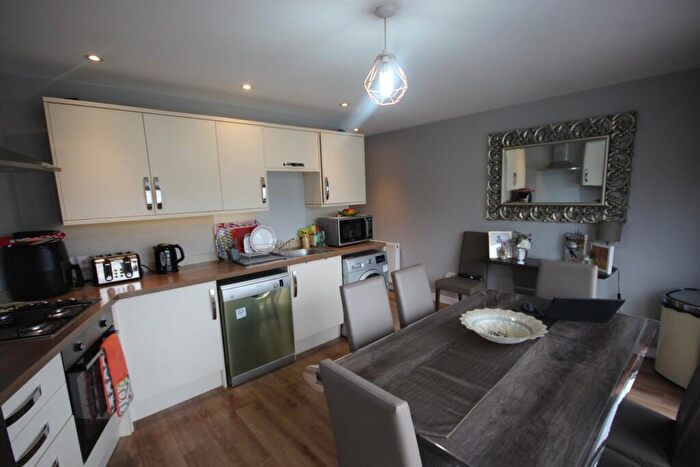 4 Bedroom House To Rent In Dawesmoor Close, Slough, SL2