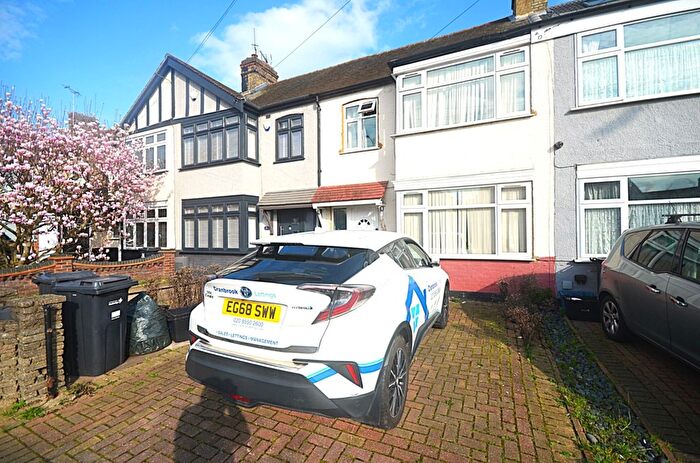 3 Bedroom Terraced House To Rent In Craven Gardens, IG6