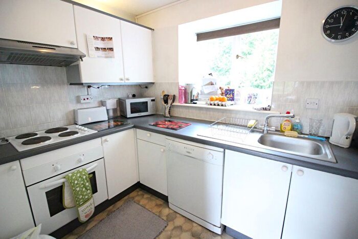 1 Bedroom Flat To Rent In Norbury Avenue, Watford, WD24