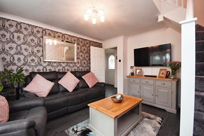 2 Bedroom End Of Terrace House For Sale In Sweet Briar Drive, Laindon, Basildon, SS15