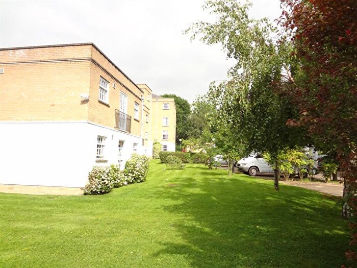 2 Bedroom Flat To Rent In Leigh Hunt Drive, London, N14